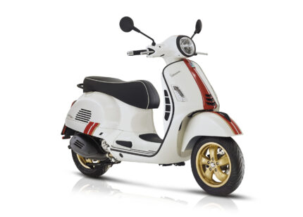 PIAGGIO Vespa GTS super 300cc blanc 2
